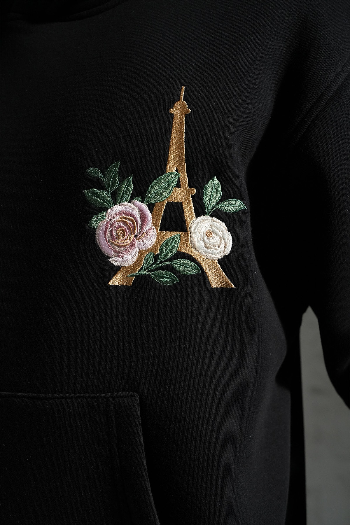 Eyfel ve Çiçek Detaylı Kapüşonlu Sweatshirt