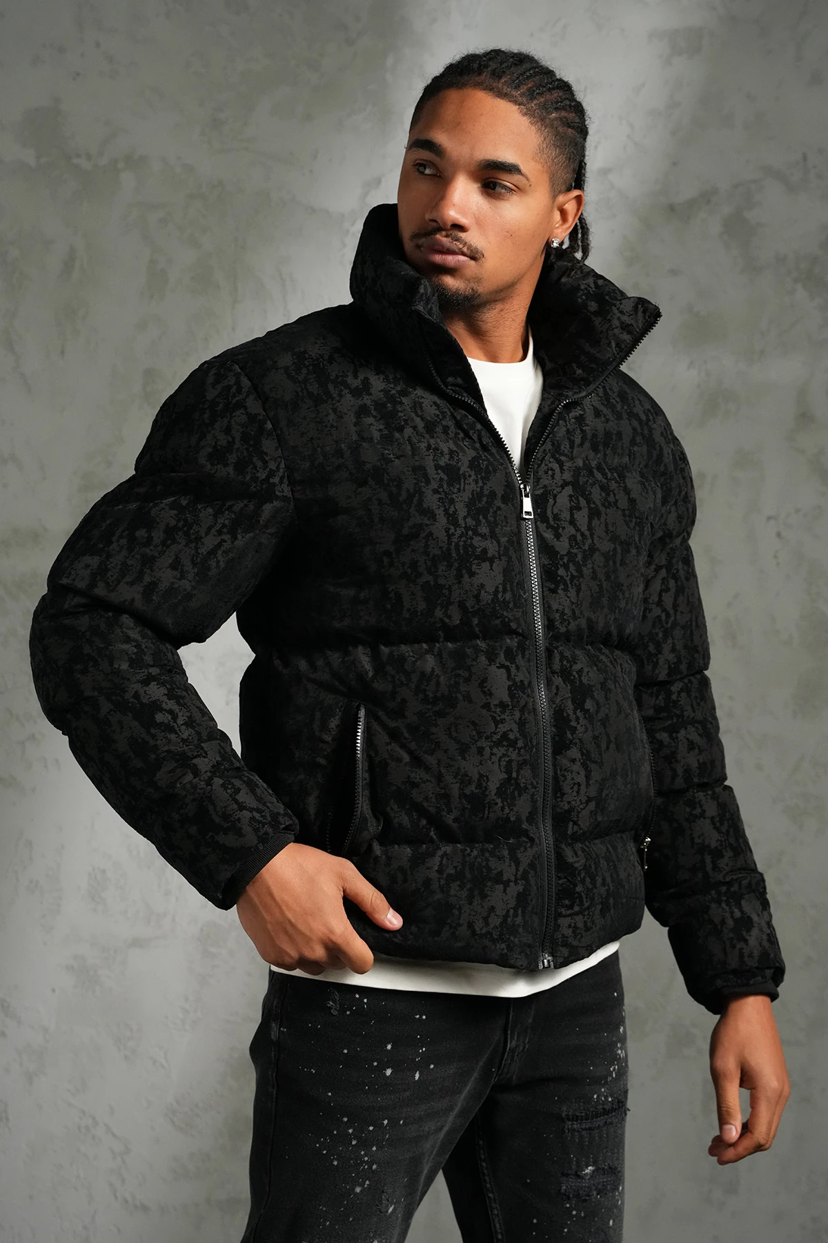 Kabartma Kadife Detaylı Şişme Mont