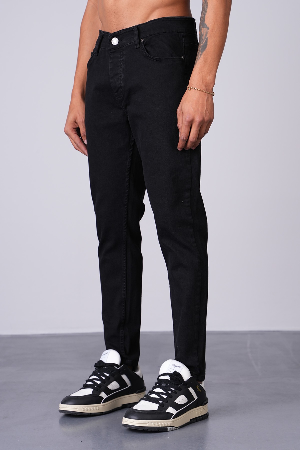 Pantalones de pernera estrecha y corte slim