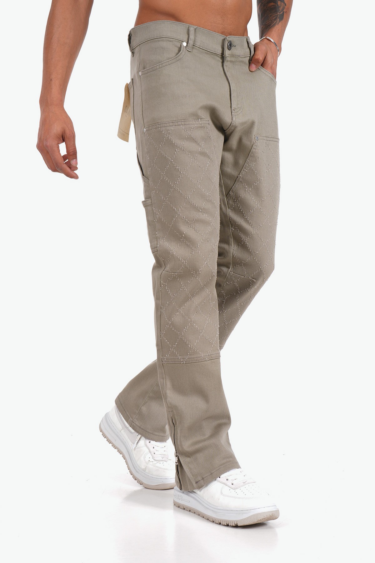 Diamond Patterned Regular Fit Zipped Jean