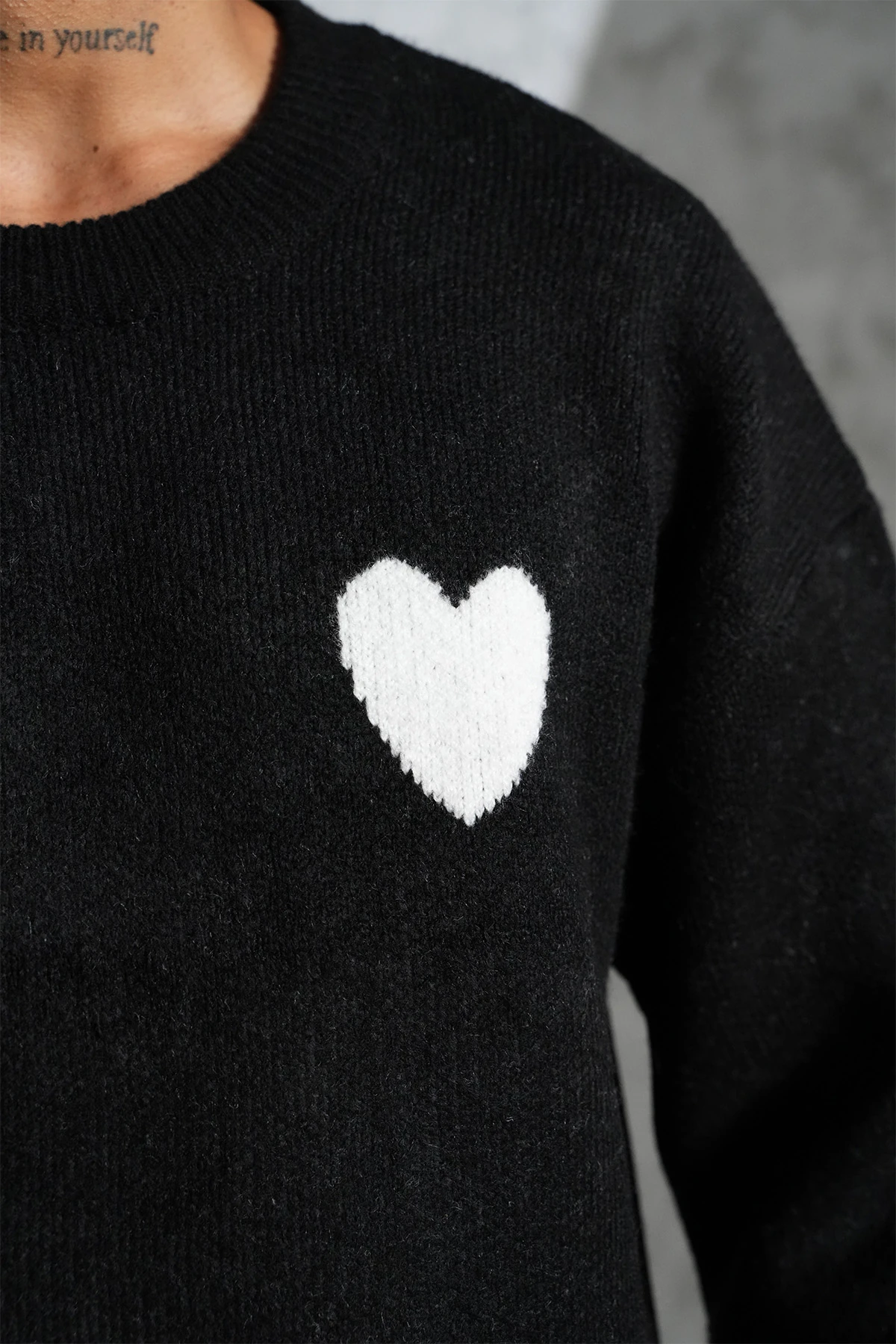 Kalp Detaylı Triko Kazak