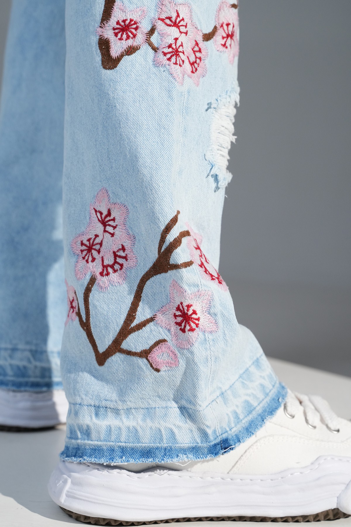 Nakış Detaylı Regular Fit Flare Kot Pantolon