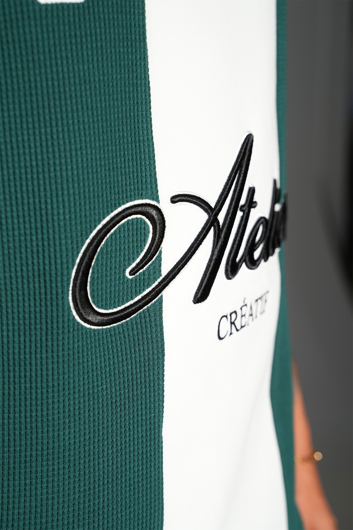 Nakışlı V Yaka Oversize Tişört - green