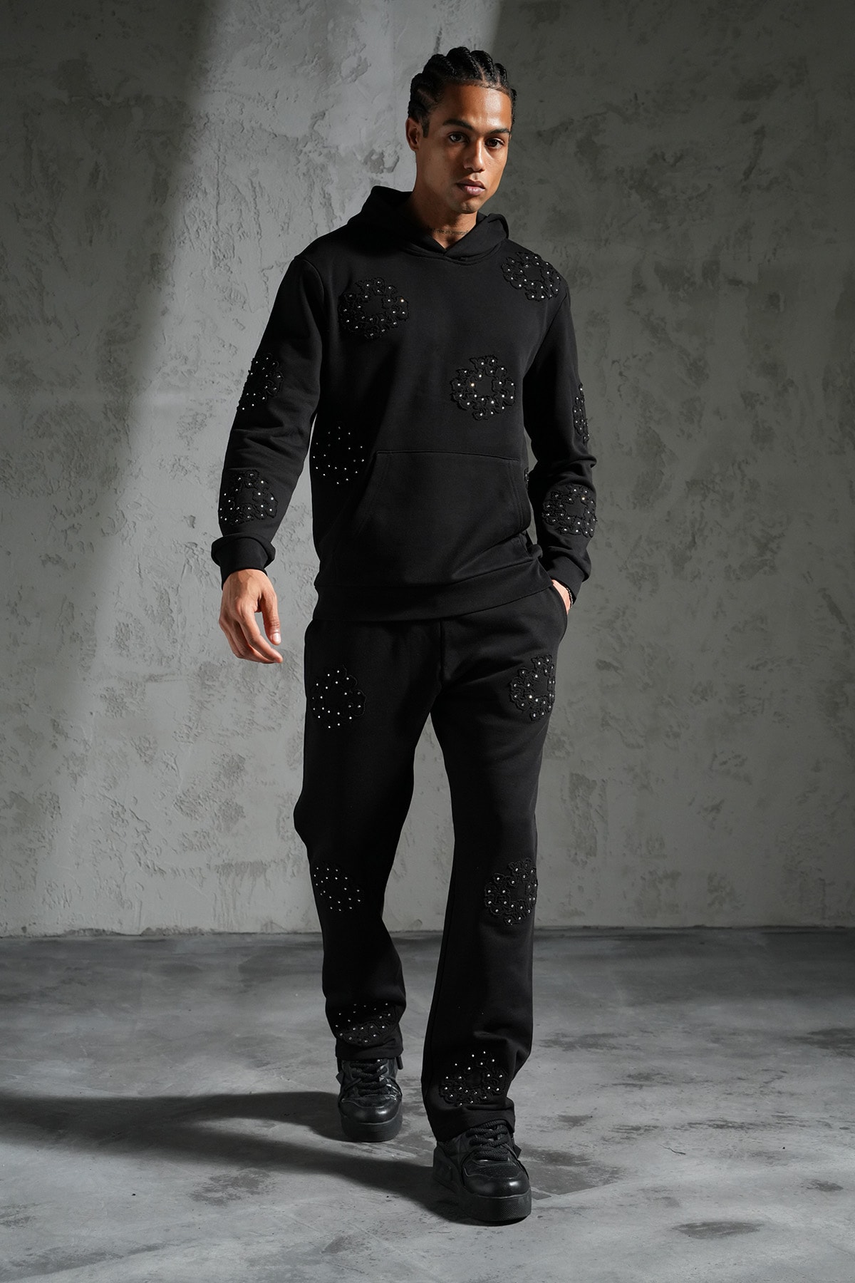 Taş Detaylı Çiçek Nakışlı Eşofman Takım