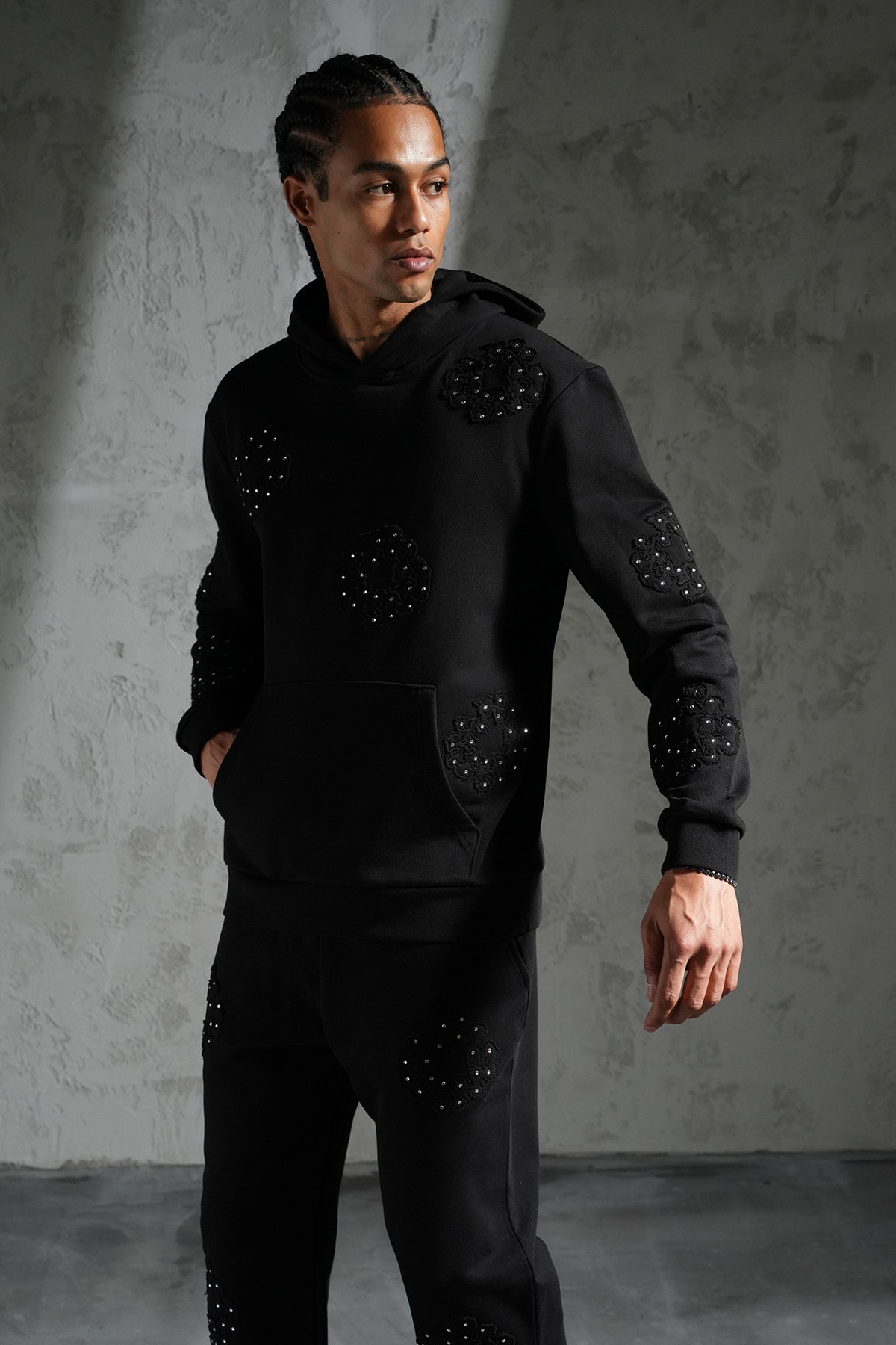 Taş Detaylı Çiçek Nakışlı Eşofman Takım