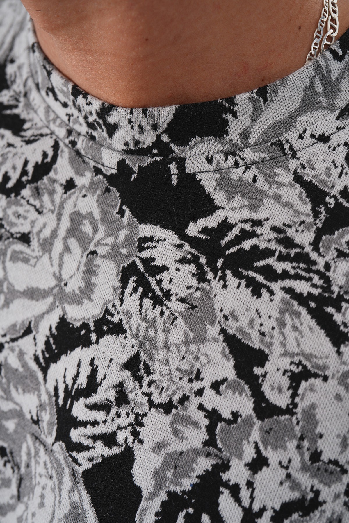 Mixed Rose Pattern T-Shirt Trousers Set