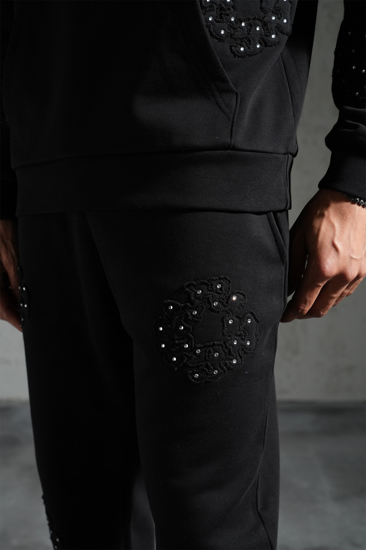 Taş Detaylı Çiçek Nakışlı Eşofman Takım