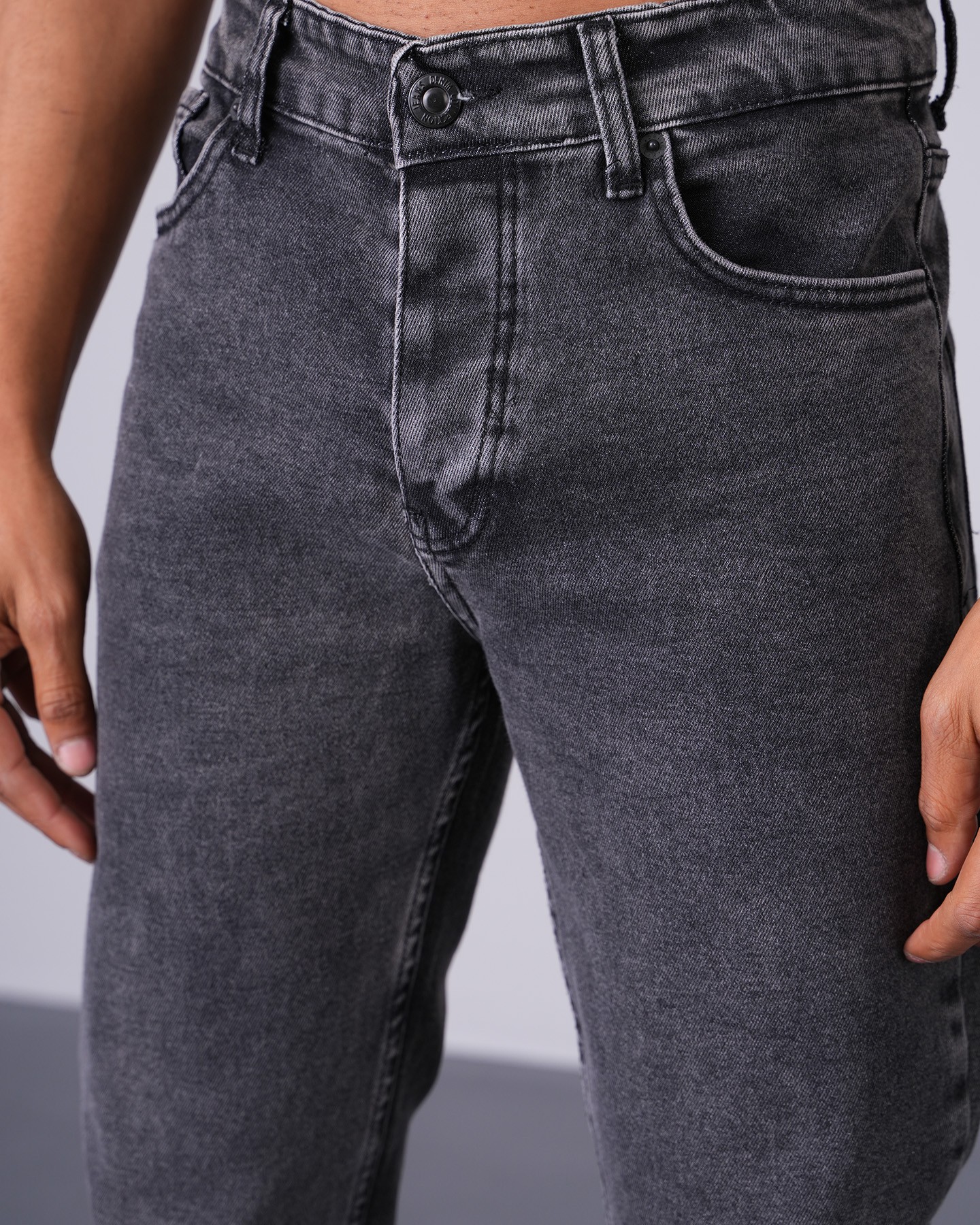 Pantalones de pernera estrecha y corte slim