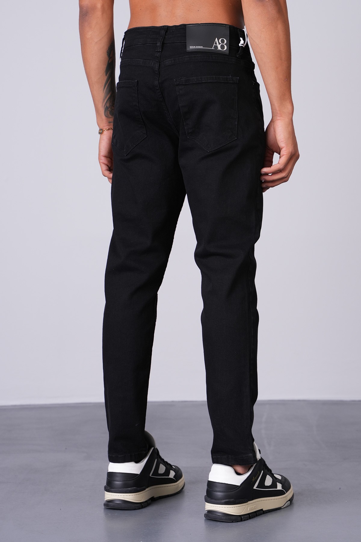 Pantalones de pernera estrecha y corte slim