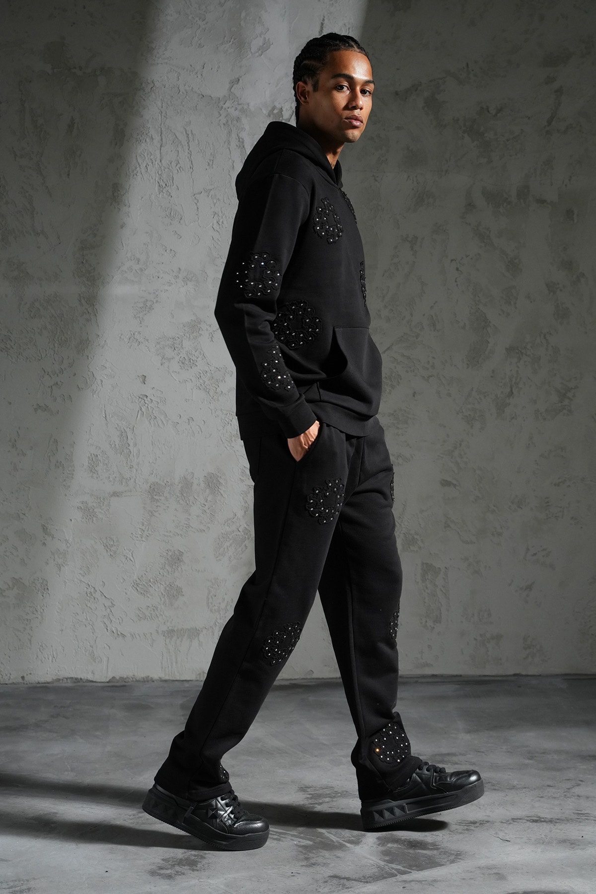 Taş Detaylı Çiçek Nakışlı Eşofman Takım