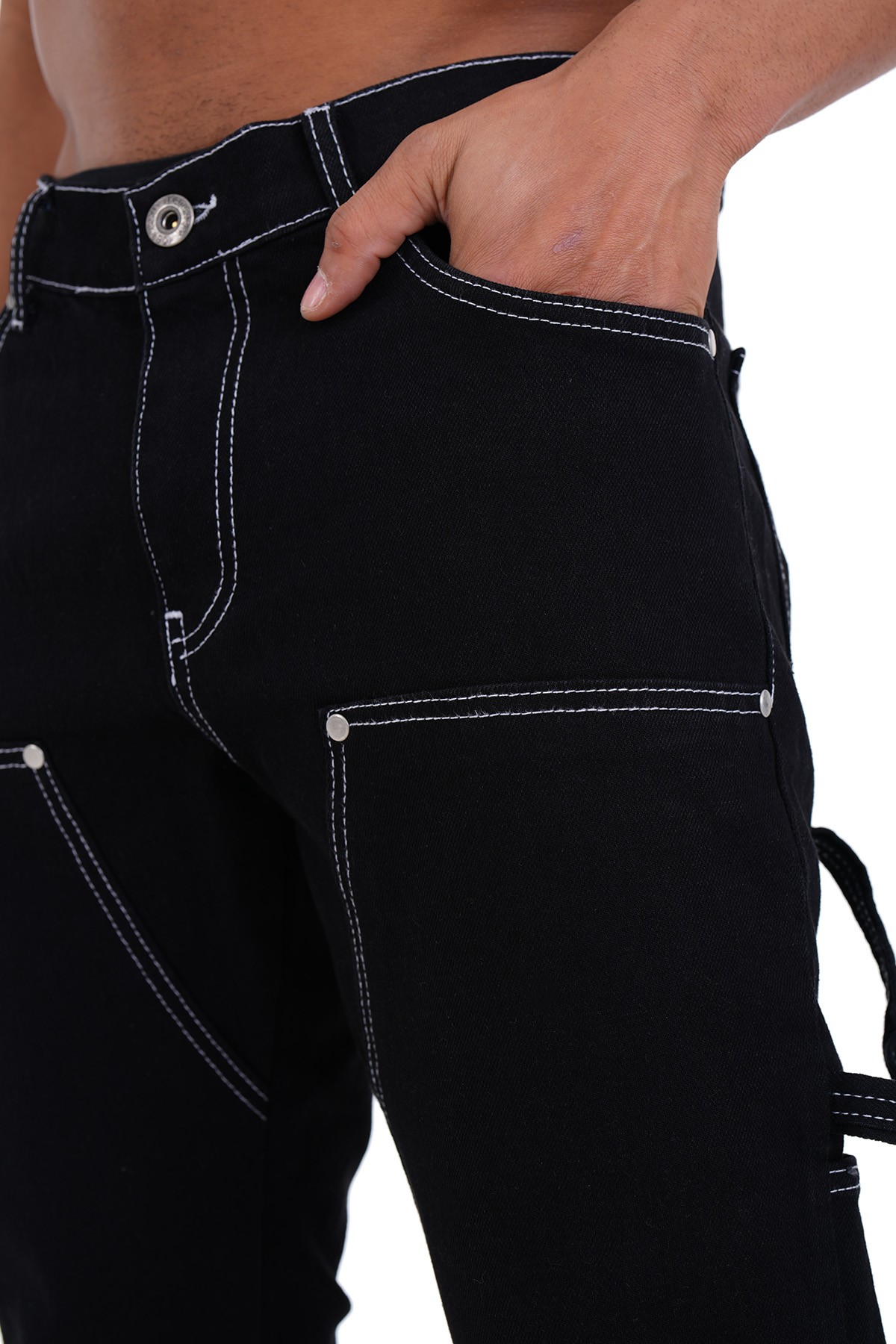 Zipped Jeans with Stitching Detail