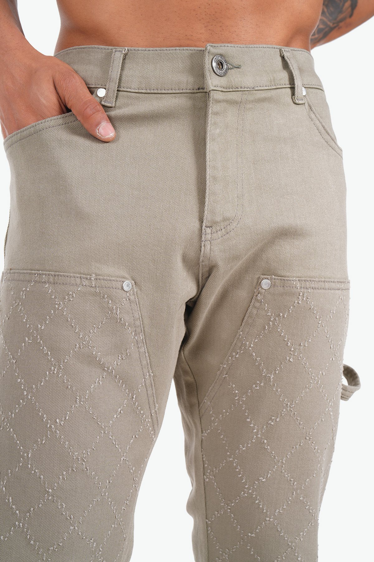 Diamond Patterned Regular Fit Zipped Jean