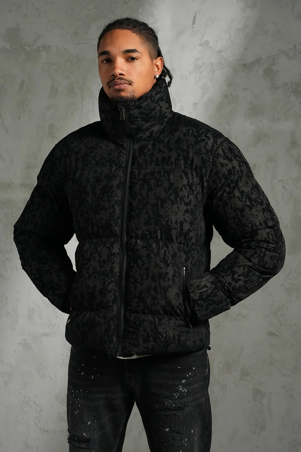 Kabartma Kadife Detaylı Şişme Mont