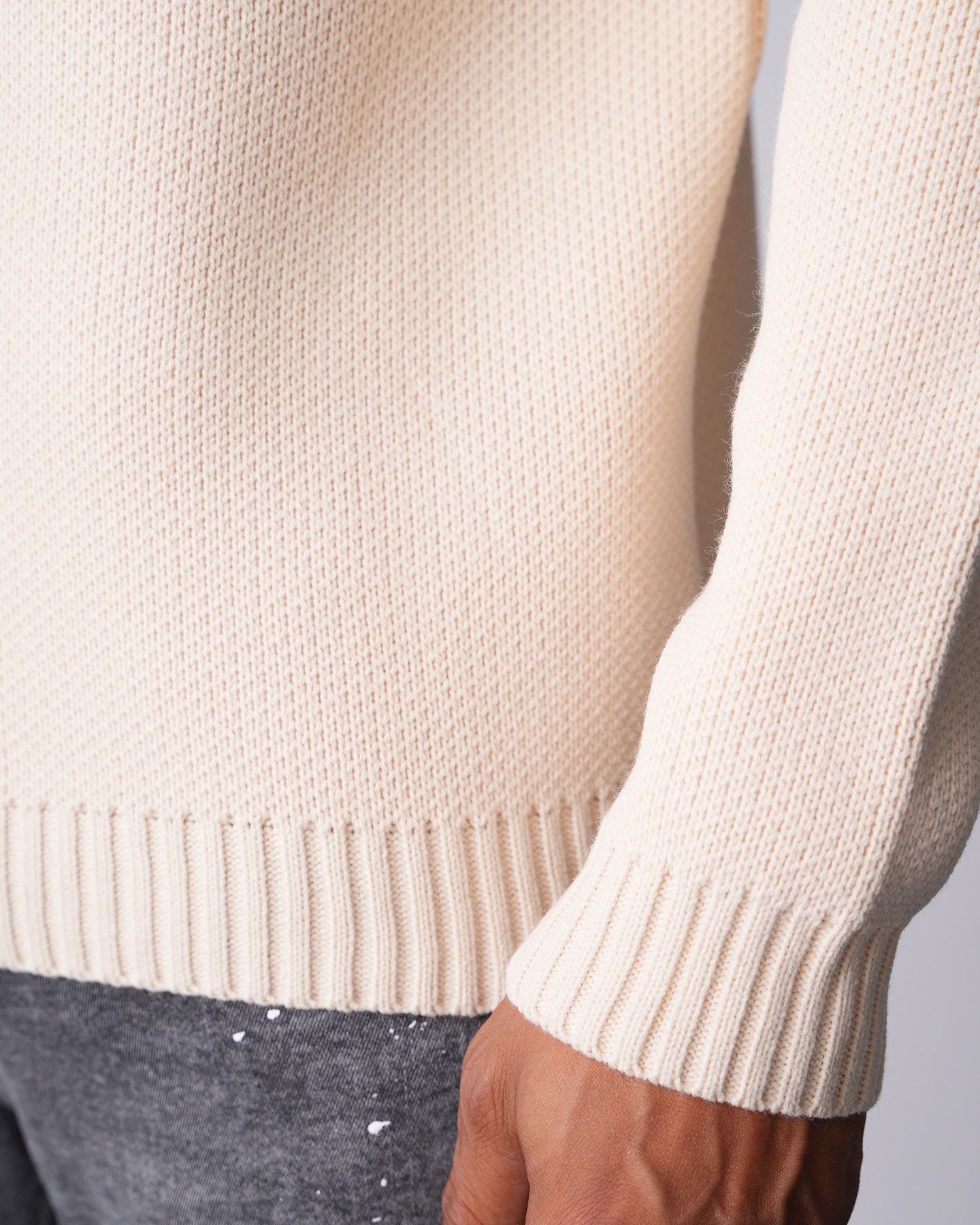 Pull en tricot détaillé H