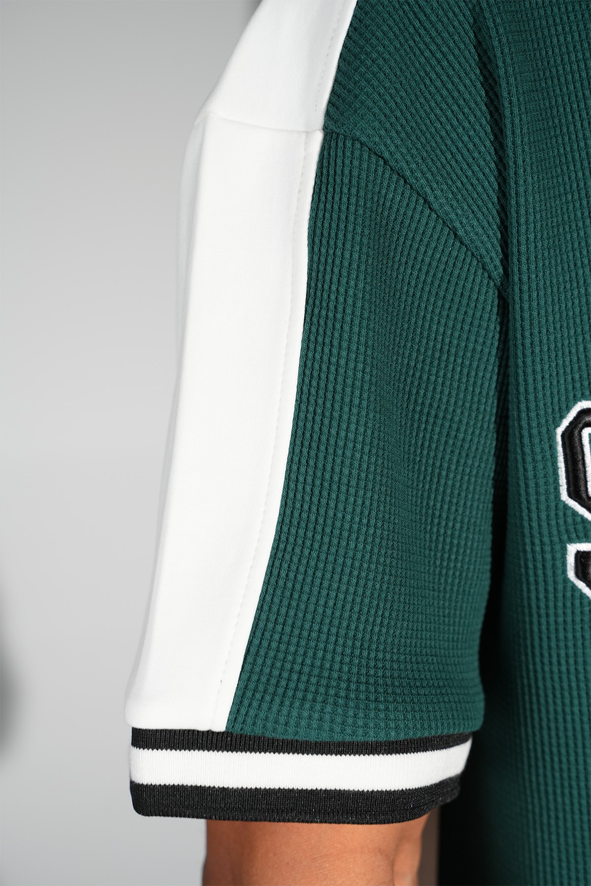 Nakışlı V Yaka Oversize Tişört - green