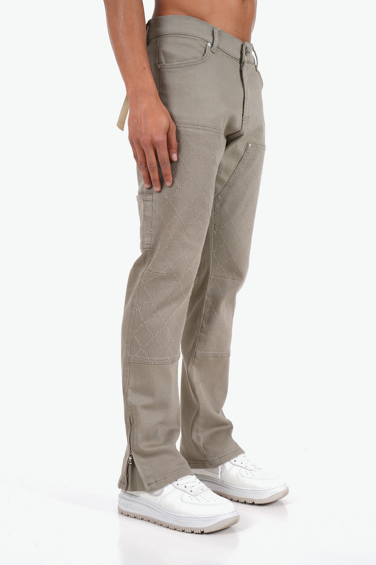 Diamond Patterned Regular Fit Zipped Jean