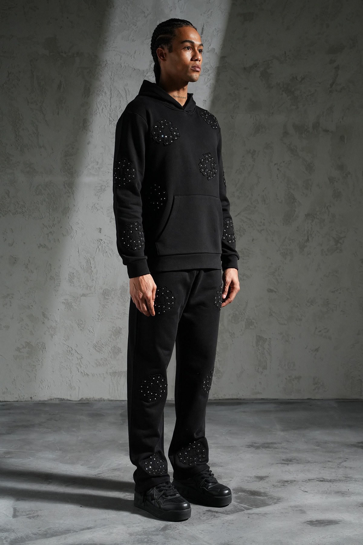 Taş Detaylı Çiçek Nakışlı Eşofman Takım