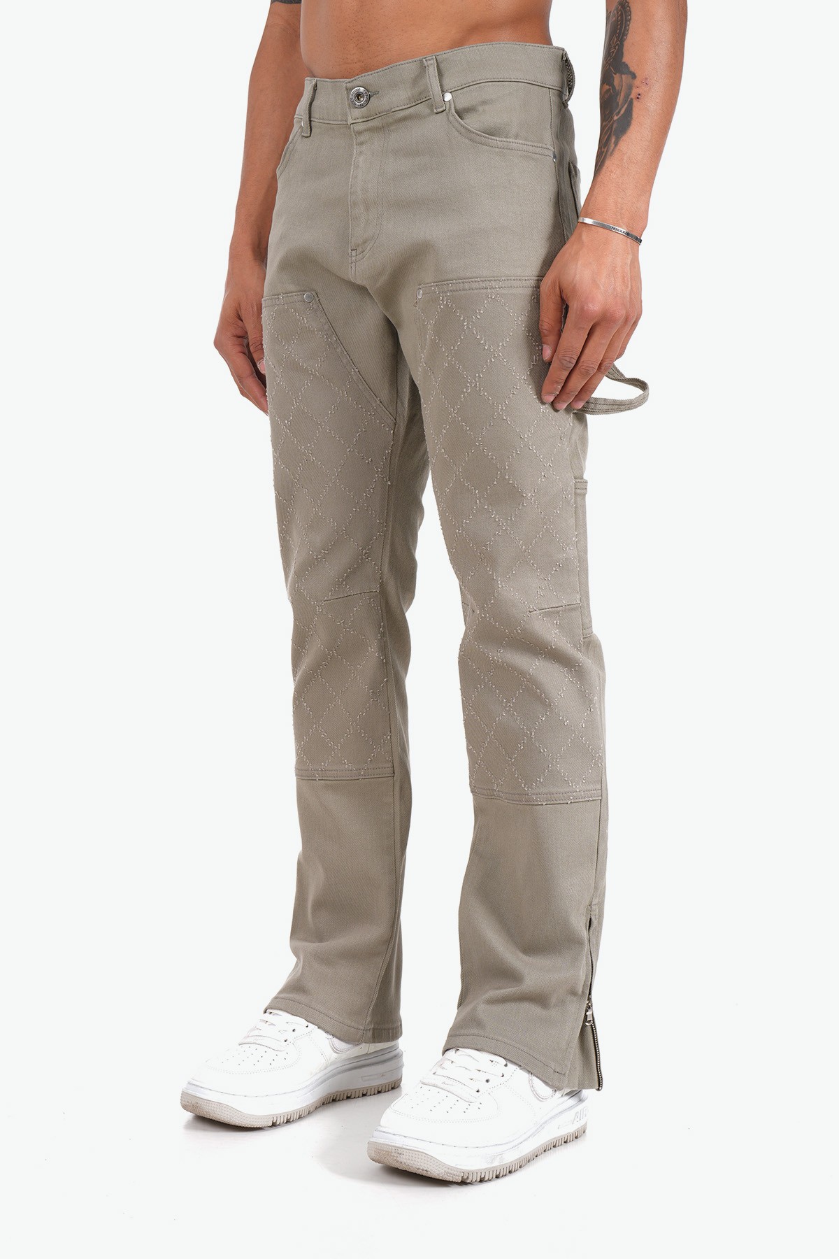 Diamond Patterned Regular Fit Zipped Jean