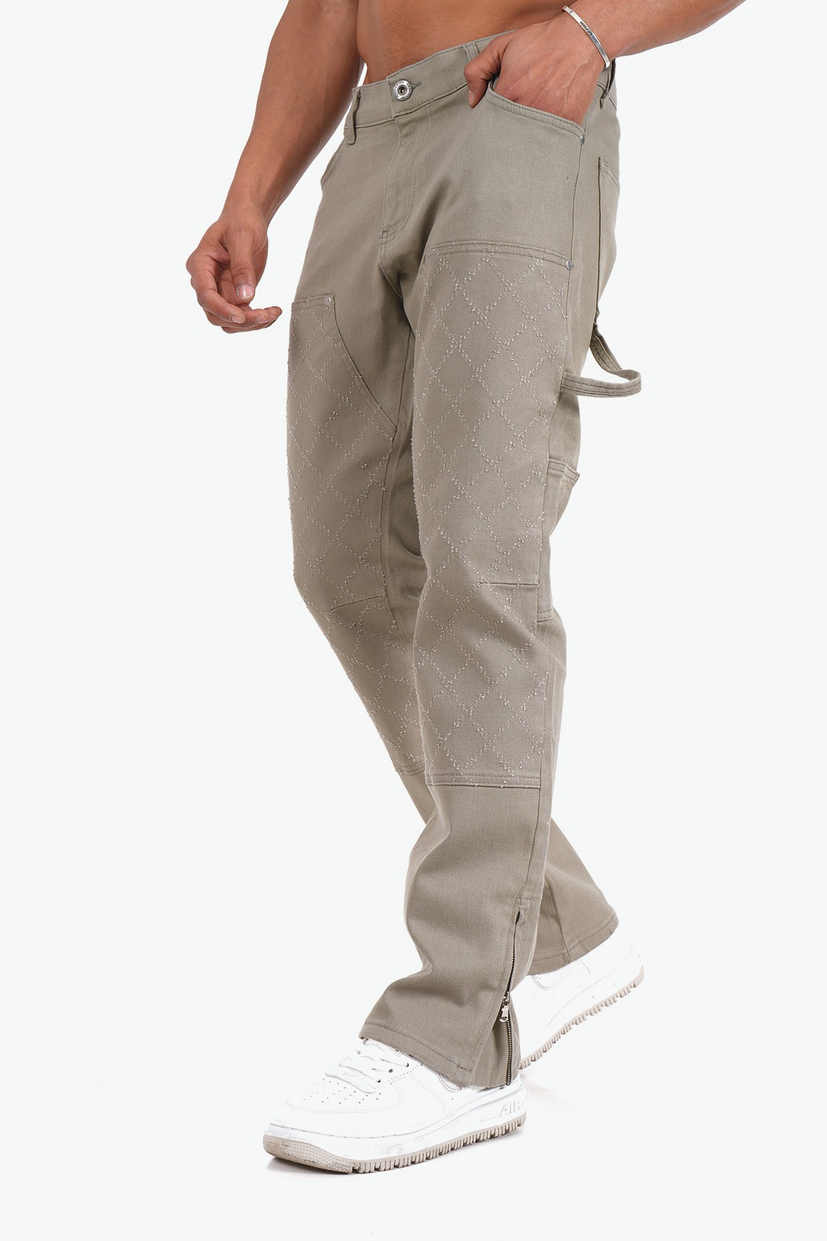 Diamond Patterned Regular Fit Zipped Jean