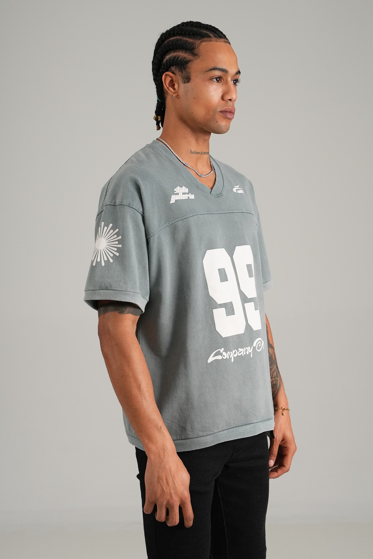 99 Baskılı V Yaka Oversize Tişört - gray