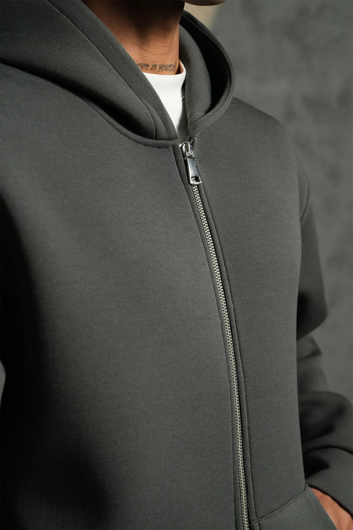 Kapüşonlu Maskeli Fermuarlı Sweatshirt