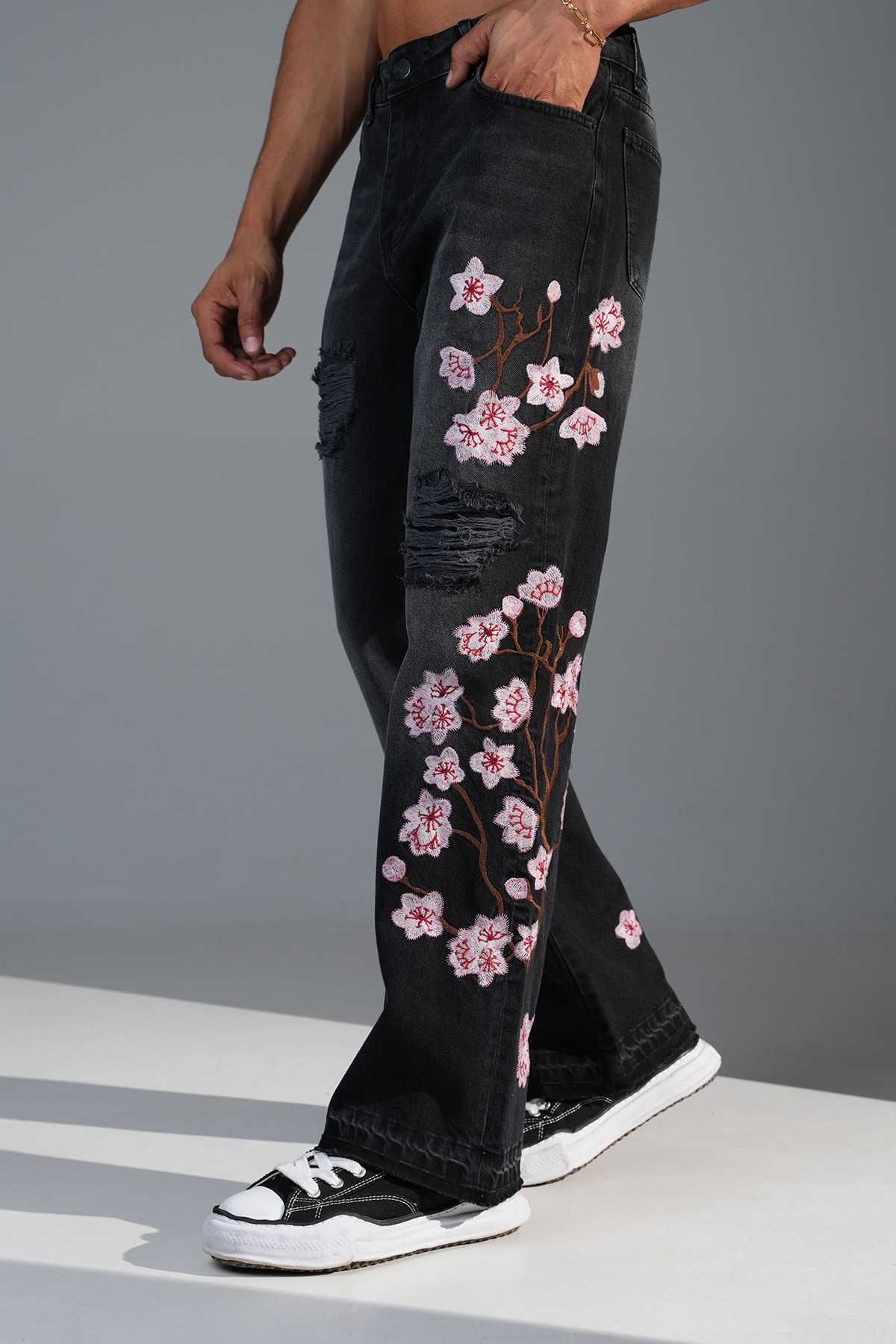 Nakış Detaylı Regular Fit Flare Kot Pantolon