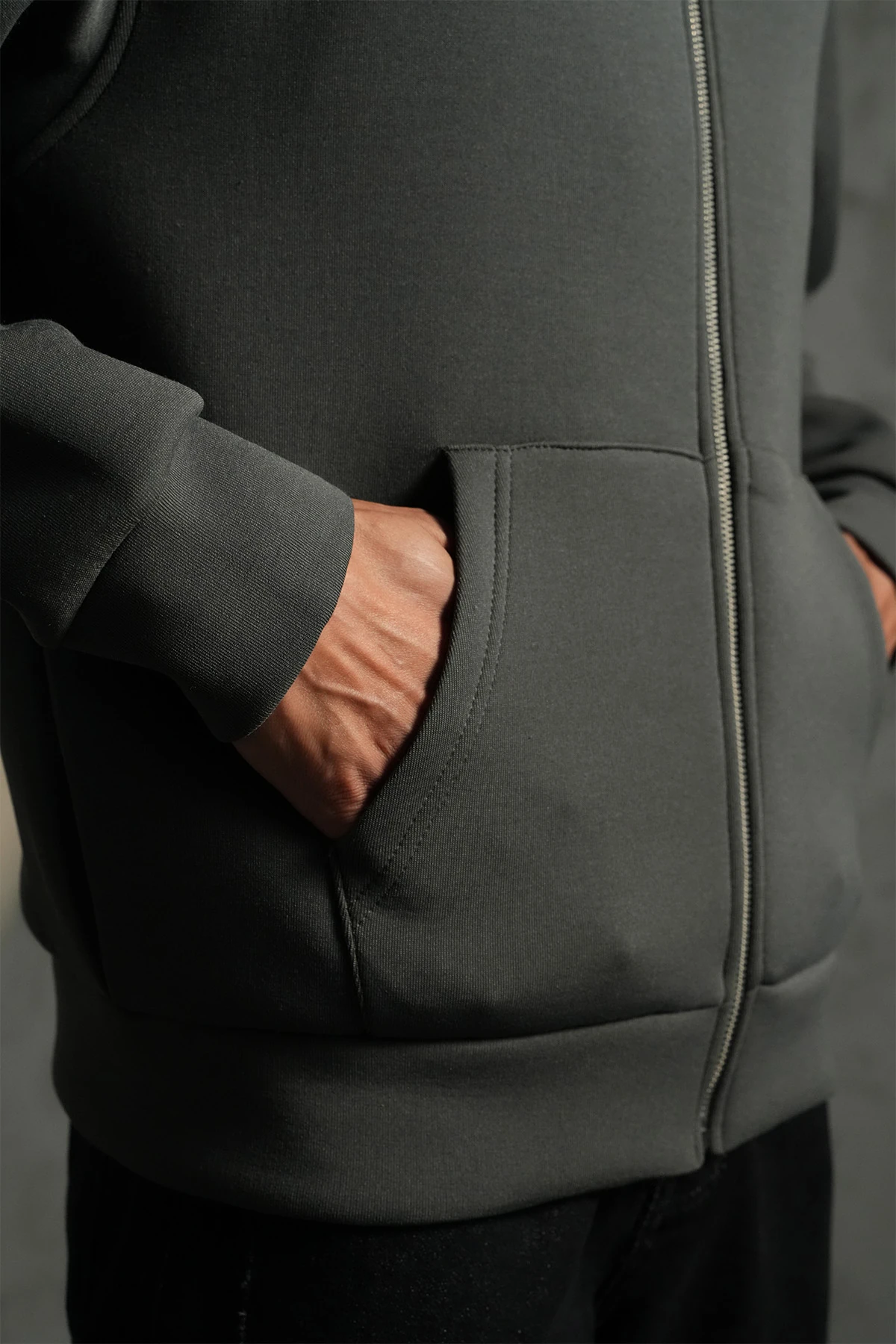 Kapüşonlu Maskeli Fermuarlı Sweatshirt