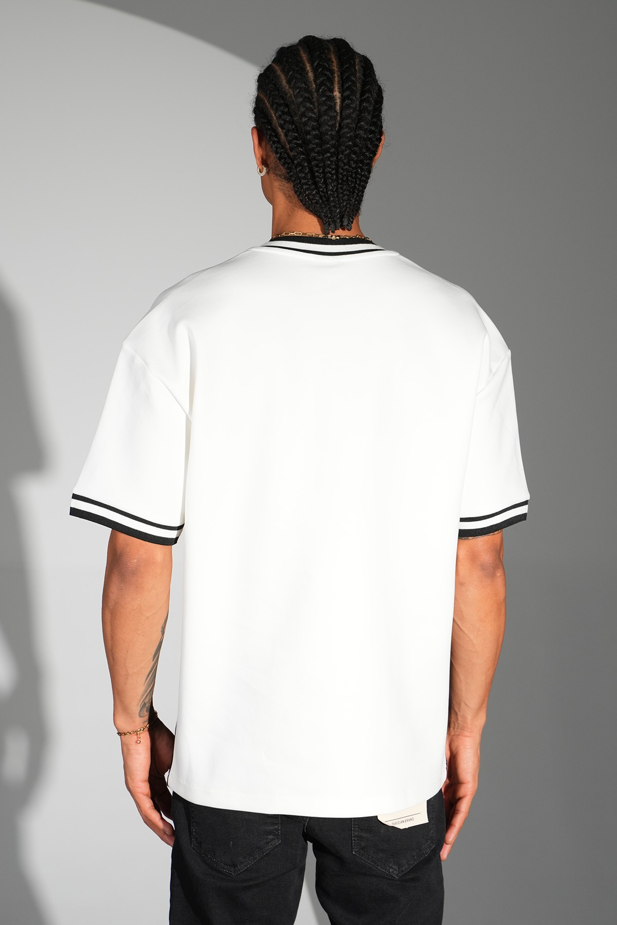 Nakışlı V Yaka Oversize Tişört - black