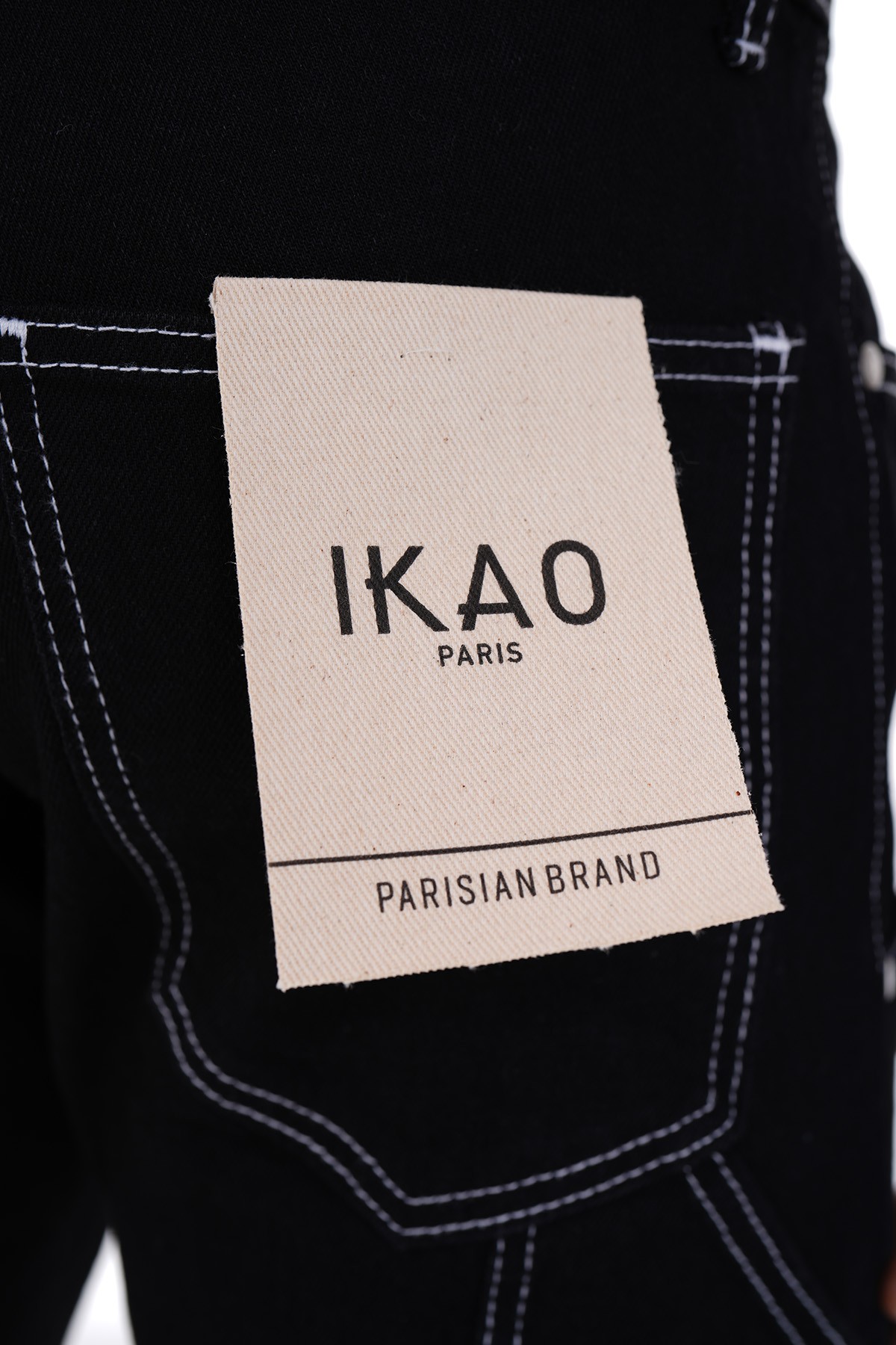 Zipped Jeans with Stitching Detail