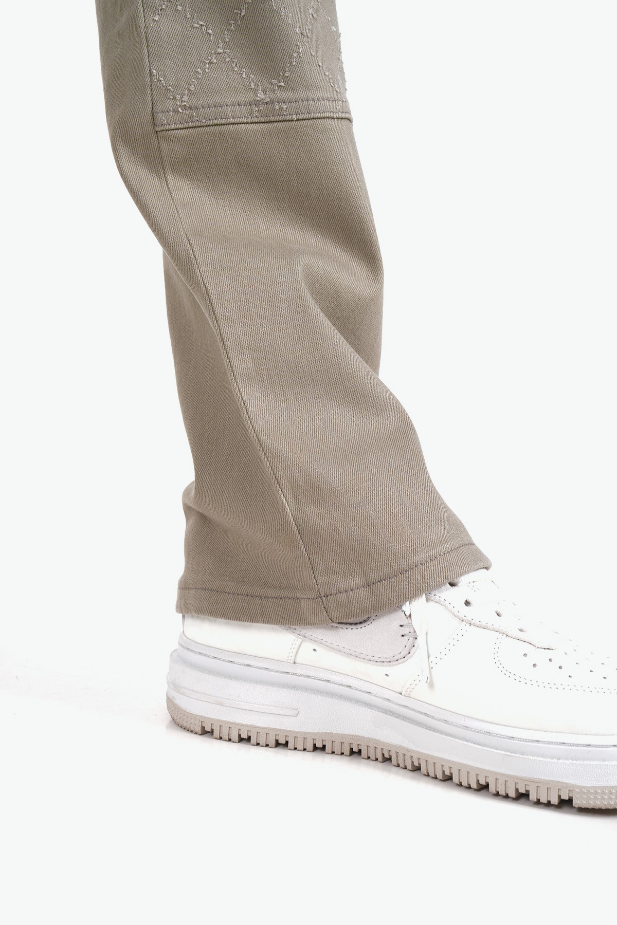 Diamond Patterned Regular Fit Zipped Jean