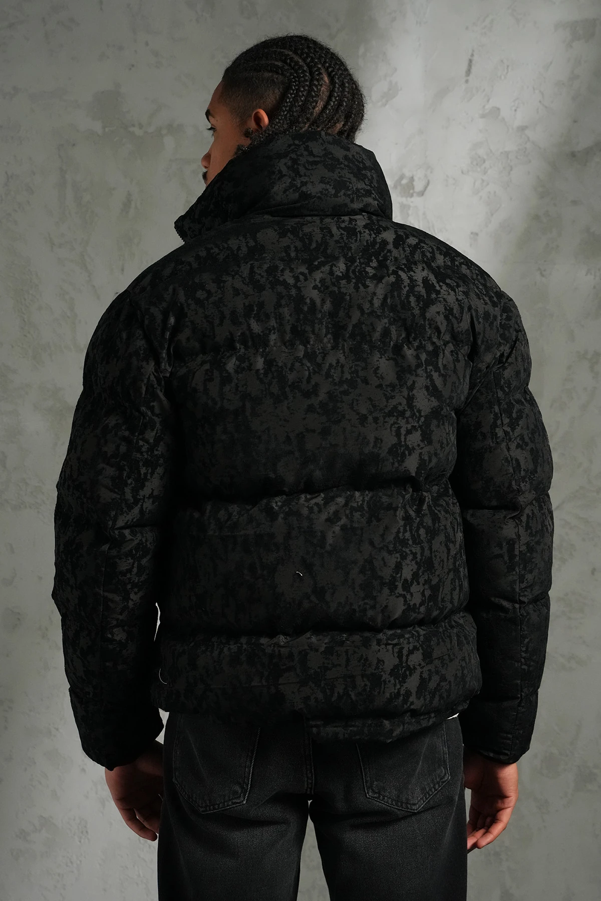 Kabartma Kadife Detaylı Şişme Mont