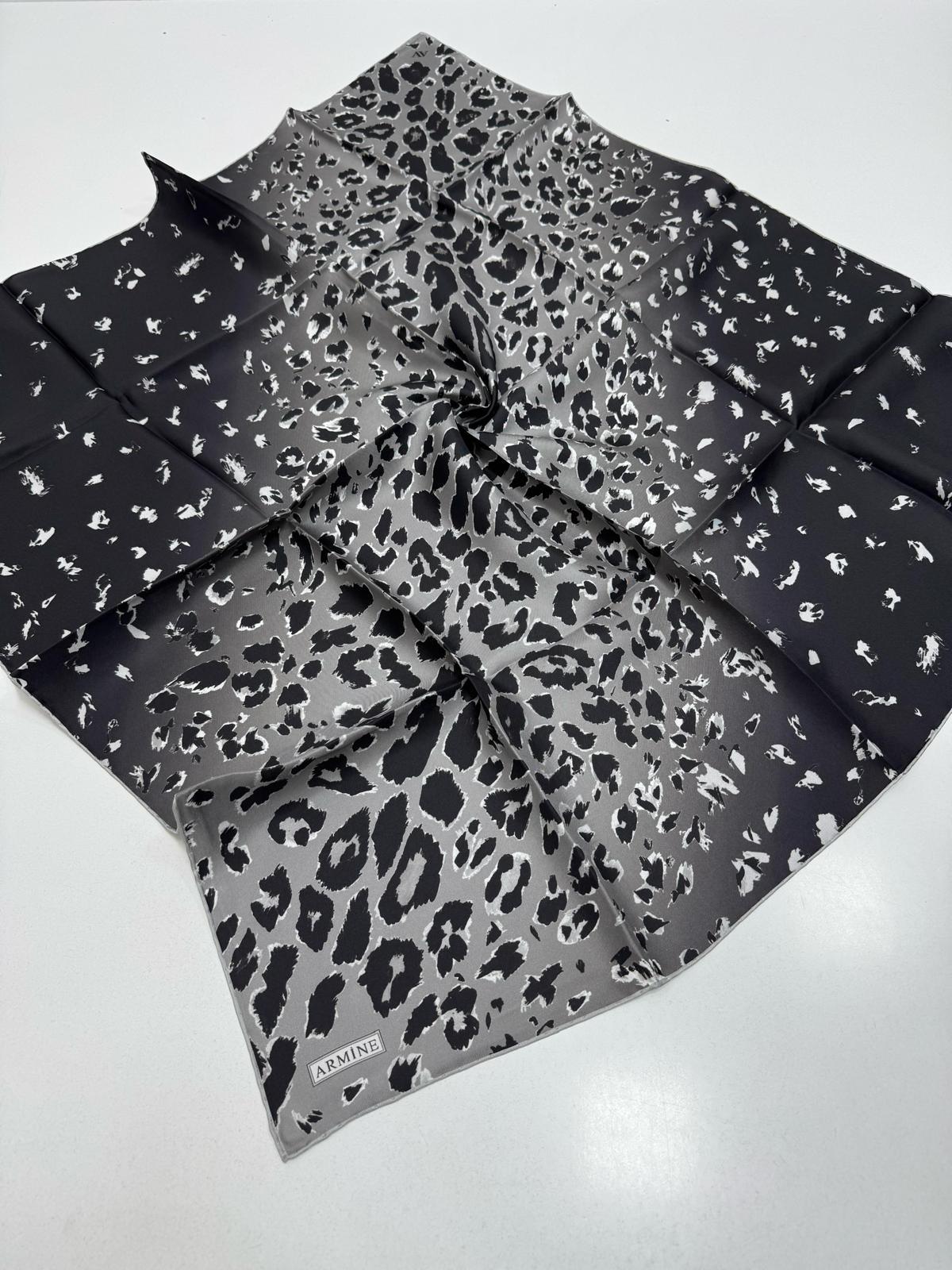 Siyah Beyaz Desenli Armine Eşarp