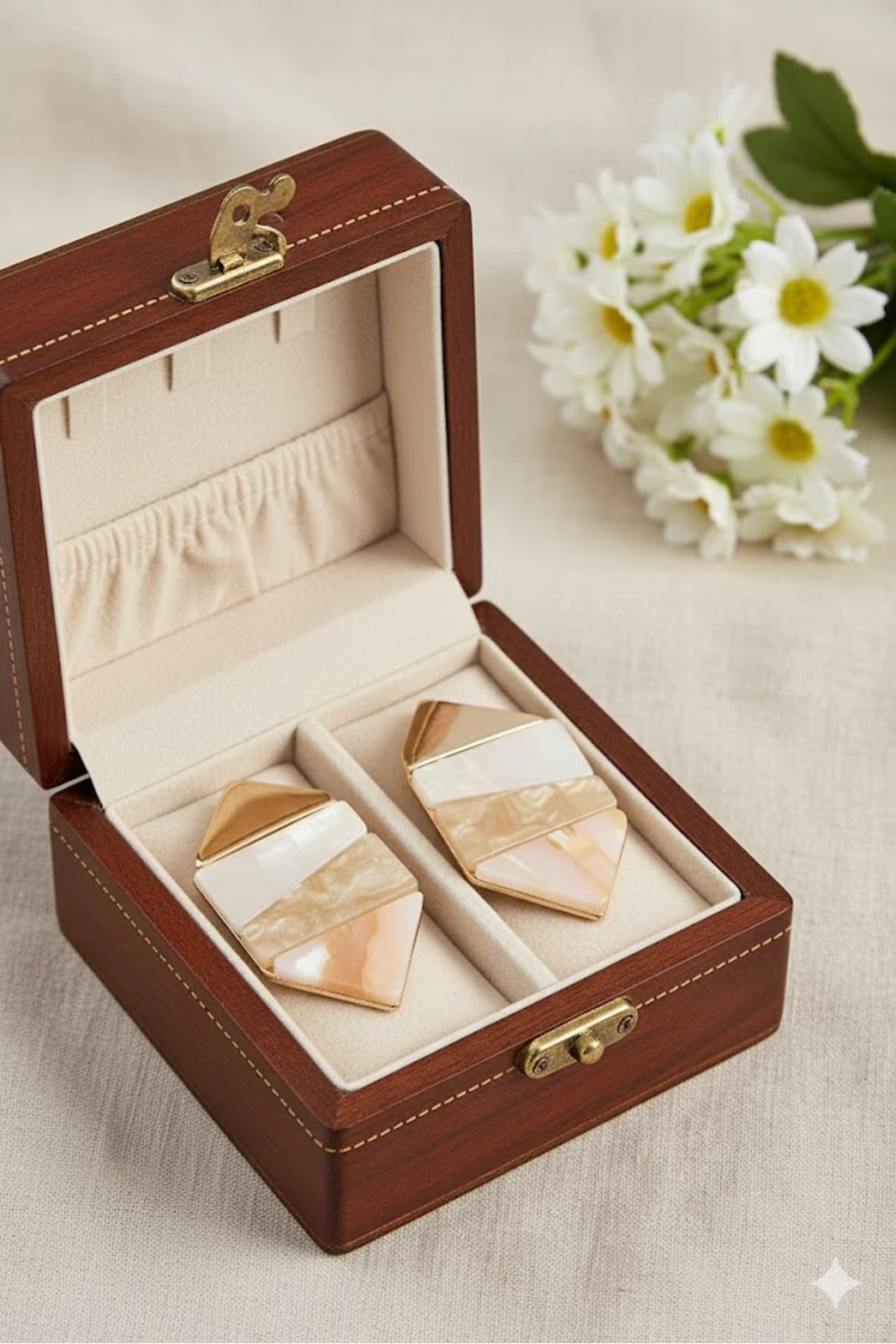 Pirinç Kadın Küpe Mermer Desenli Vintage Geometrik Model Gold Renk | Şık ve Dayanıklı Takı, Aksesuar