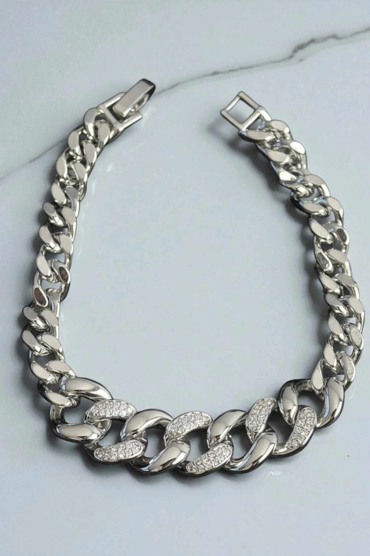 Pirinç Kadın Bileklik Gümüş Renk Zirkon Taşlı Kalın Halka Model | Şık ve Dayanıklı Takı, Aksesuar