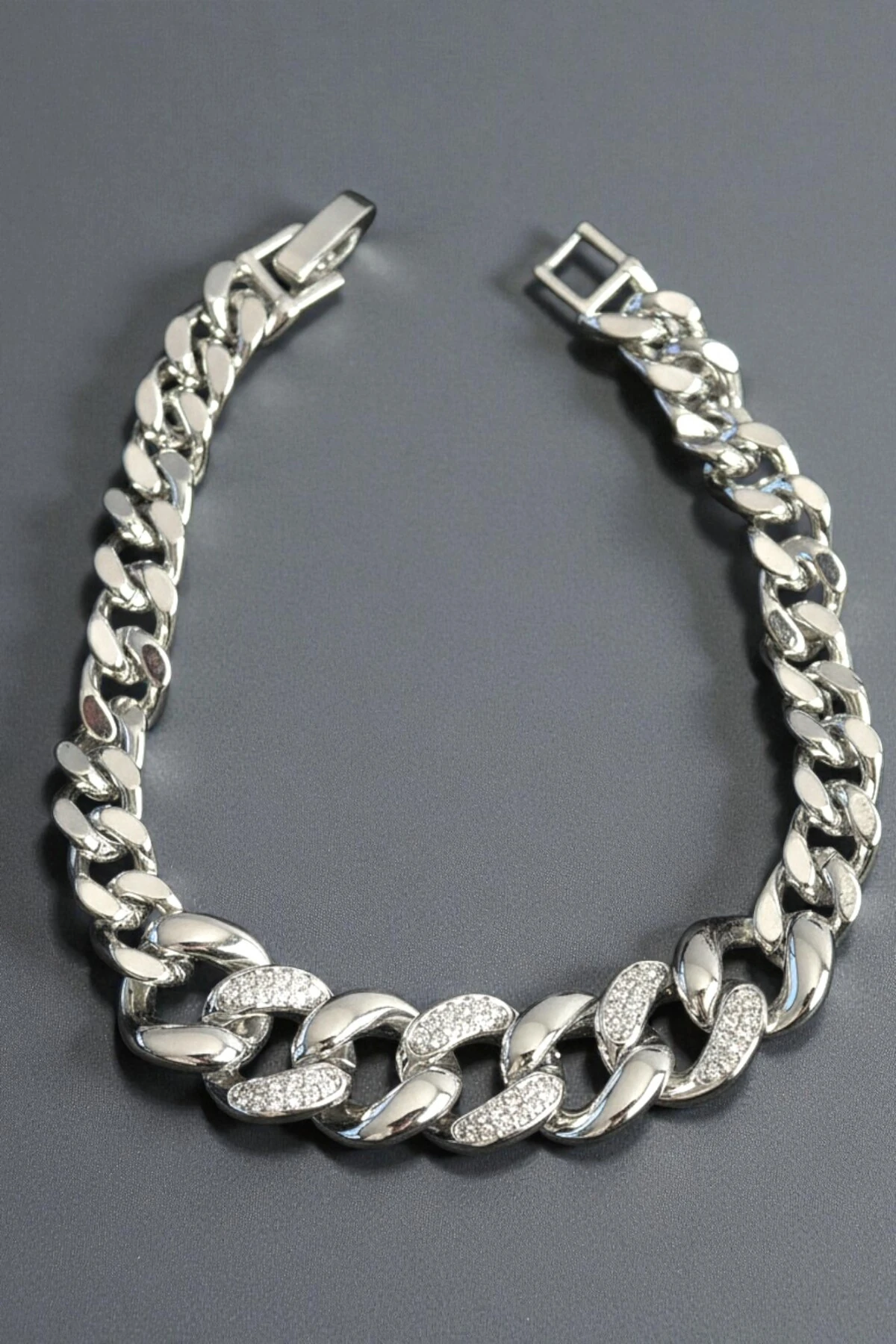 Pirinç Kadın Bileklik Gümüş Renk Zirkon Taşlı Kalın Halka Model | Şık ve Dayanıklı Takı, Aksesuar