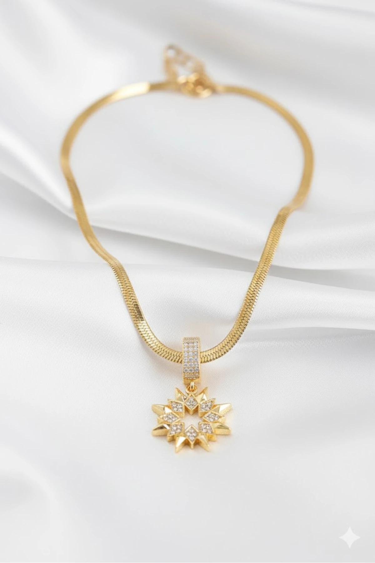 Çelik Kadın Kolye Zirkon Taşlı Yıldız Model Gold Renk 316L Kararmaz | Şık ve Dayanıklı Takı