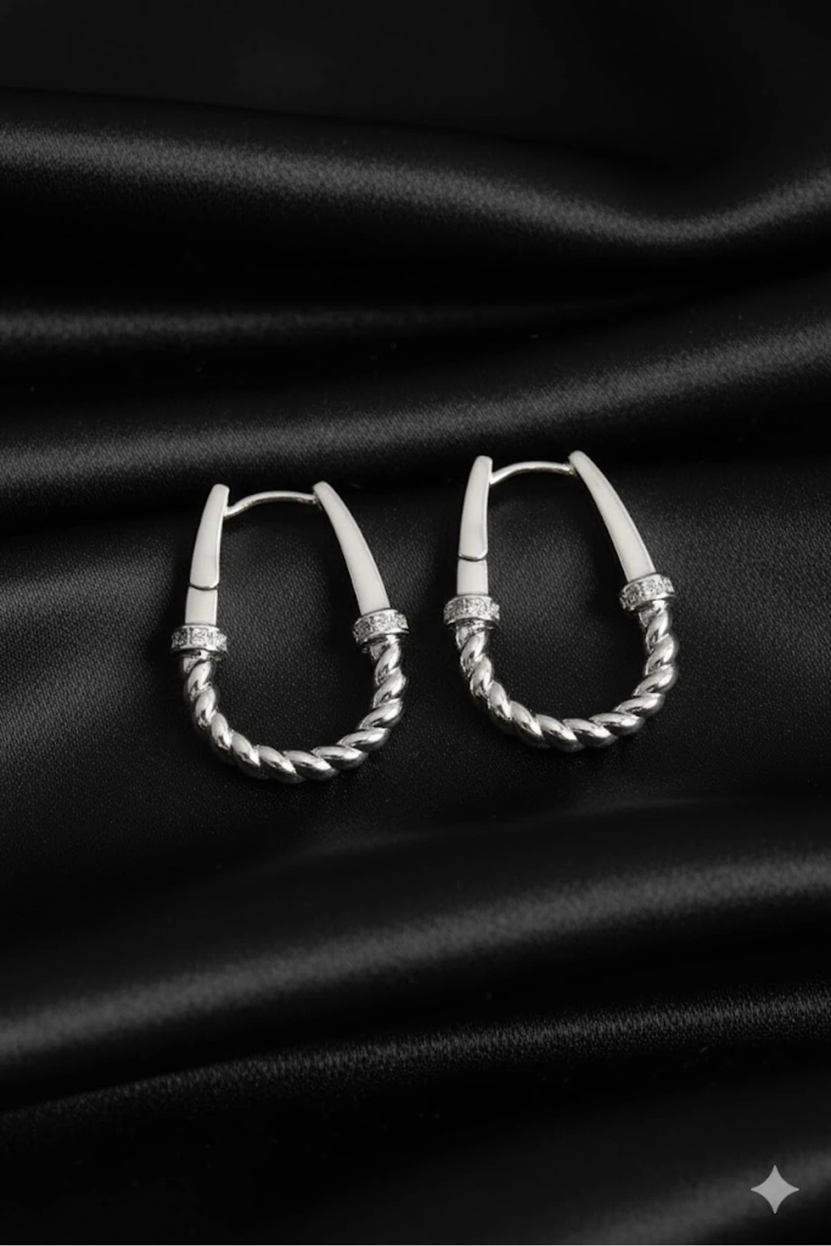 Çelik Kadın Küpe Gümüş Renk Zirkon Taş Detaylı Burma Halka 316L Kararmaz | Şık ve Dayanıklı Takı