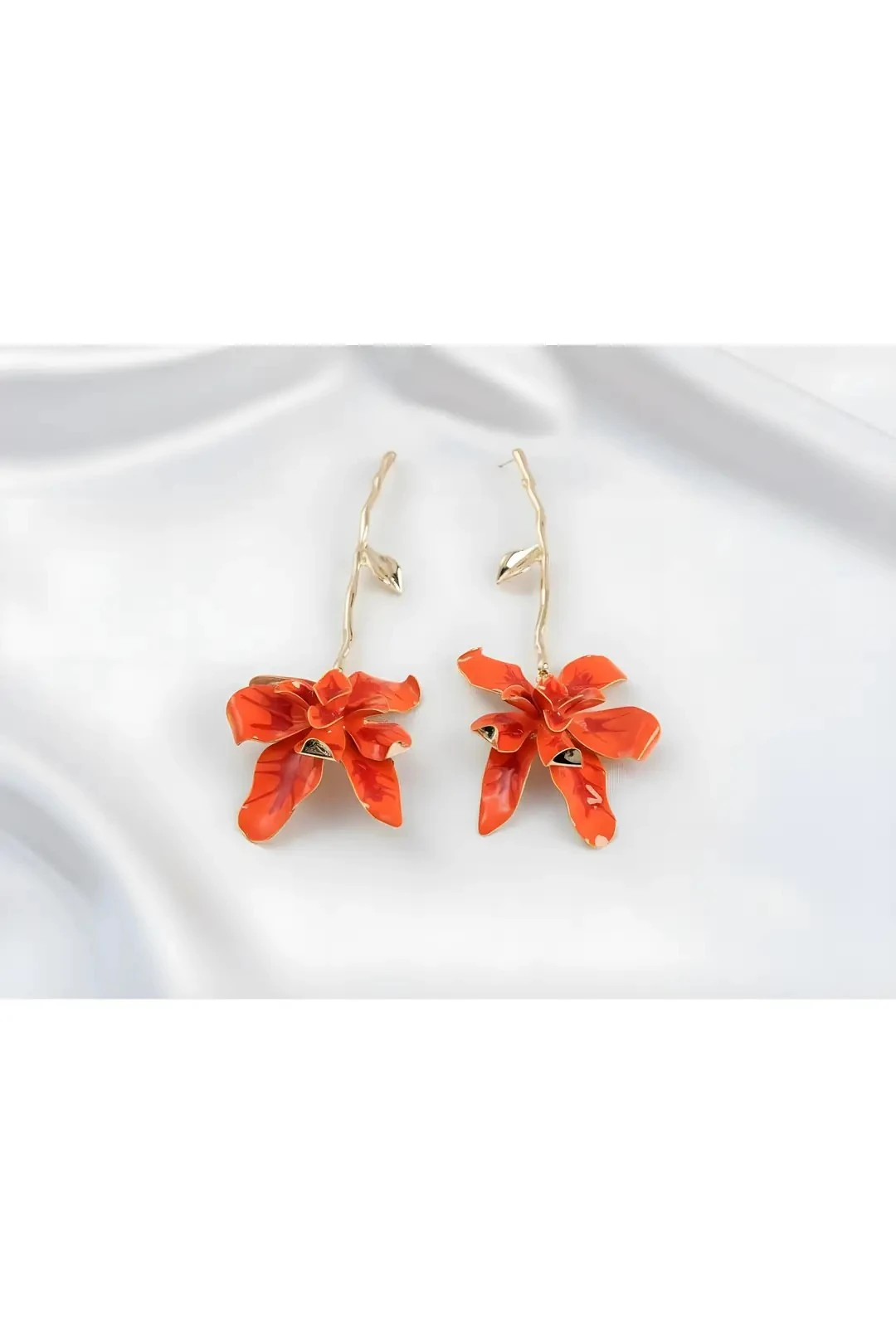 Sallantılı Kadın Küpe Kırmızı Çiçek Model Gold Renk Pirinç