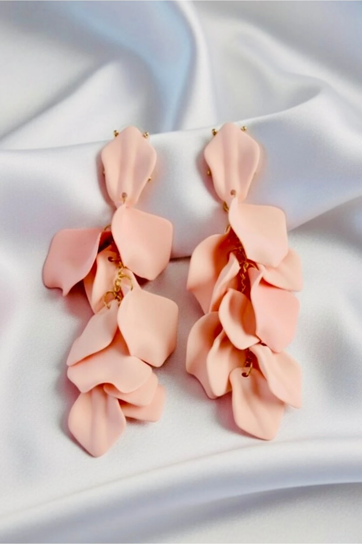 Pirinç Küpe Kadın Pudra Renk Sallantılı Yaprak Model | Şık ve Dayanıklı Takı, Aksesuar