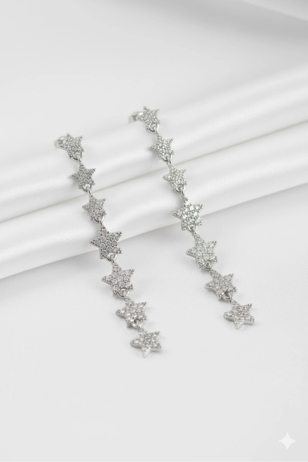 Pirinç Kadın Küpe Zirkon Taşlı Sallantılı Yıldız Model Gümüş Renk | Şık ve Dayanıklı Takı