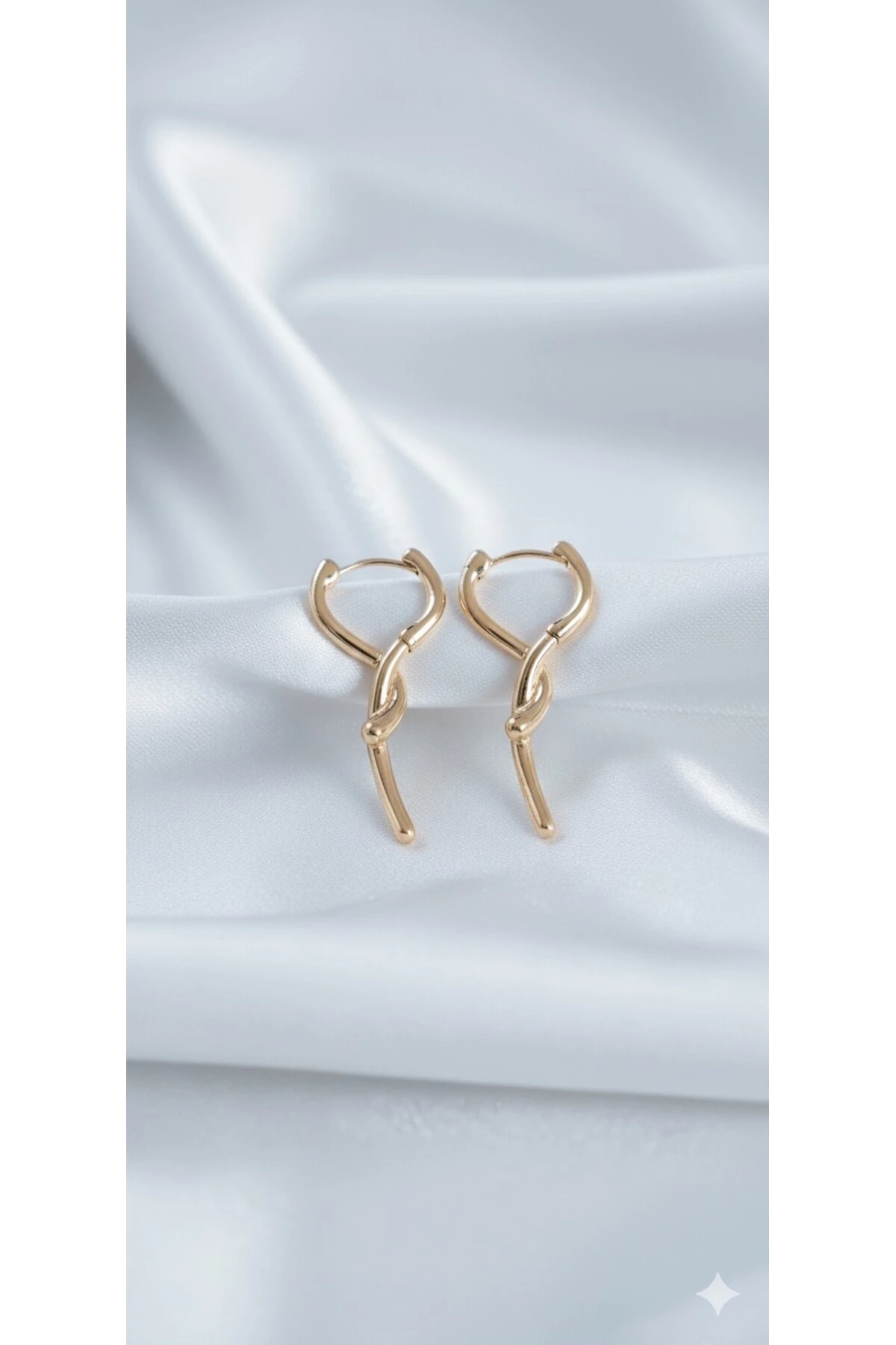 Pirinç Uzun Küpe Gold Renk Sarmal Çubuk Tasarımlı | Şık ve Dayanıklı Takı, Aksesuar