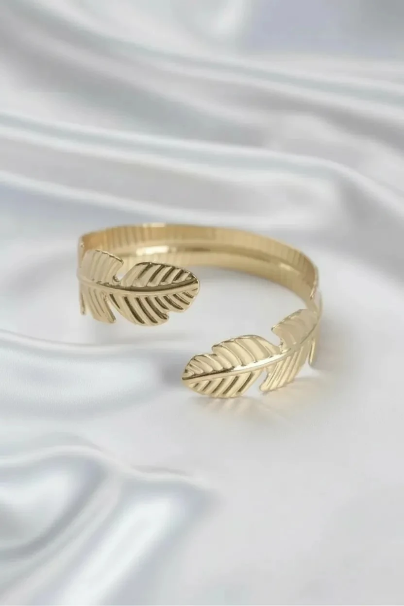 Yaprak Model Gold Renk Pirinç Kadın Bileklik | Şık ve Dayanıklı Takı, Aksesuar