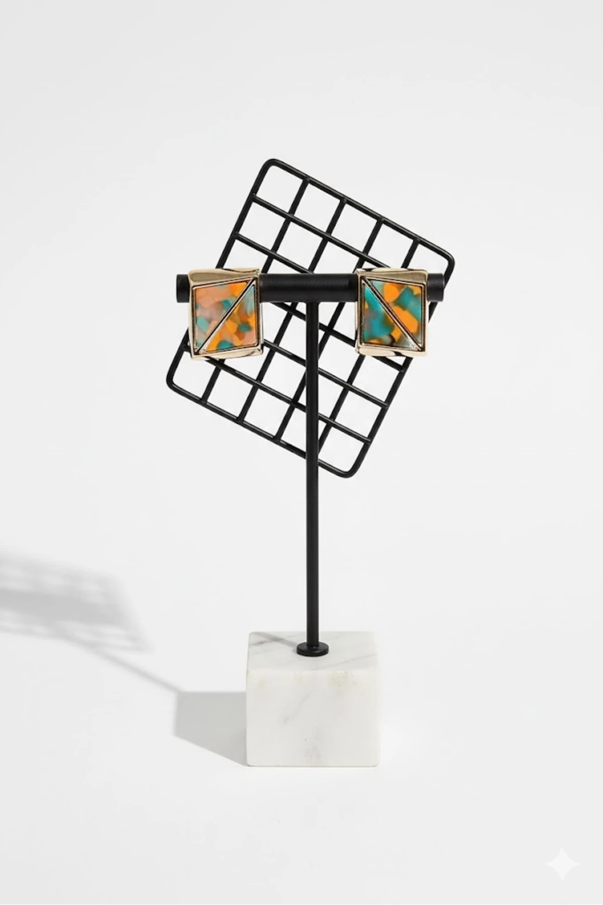 Pirinç Kadın Küpe Turuncu Yeşil Üçgen Kesim Kare Model Vintage Gold Renk | Şık ve Dayanıklı Takı