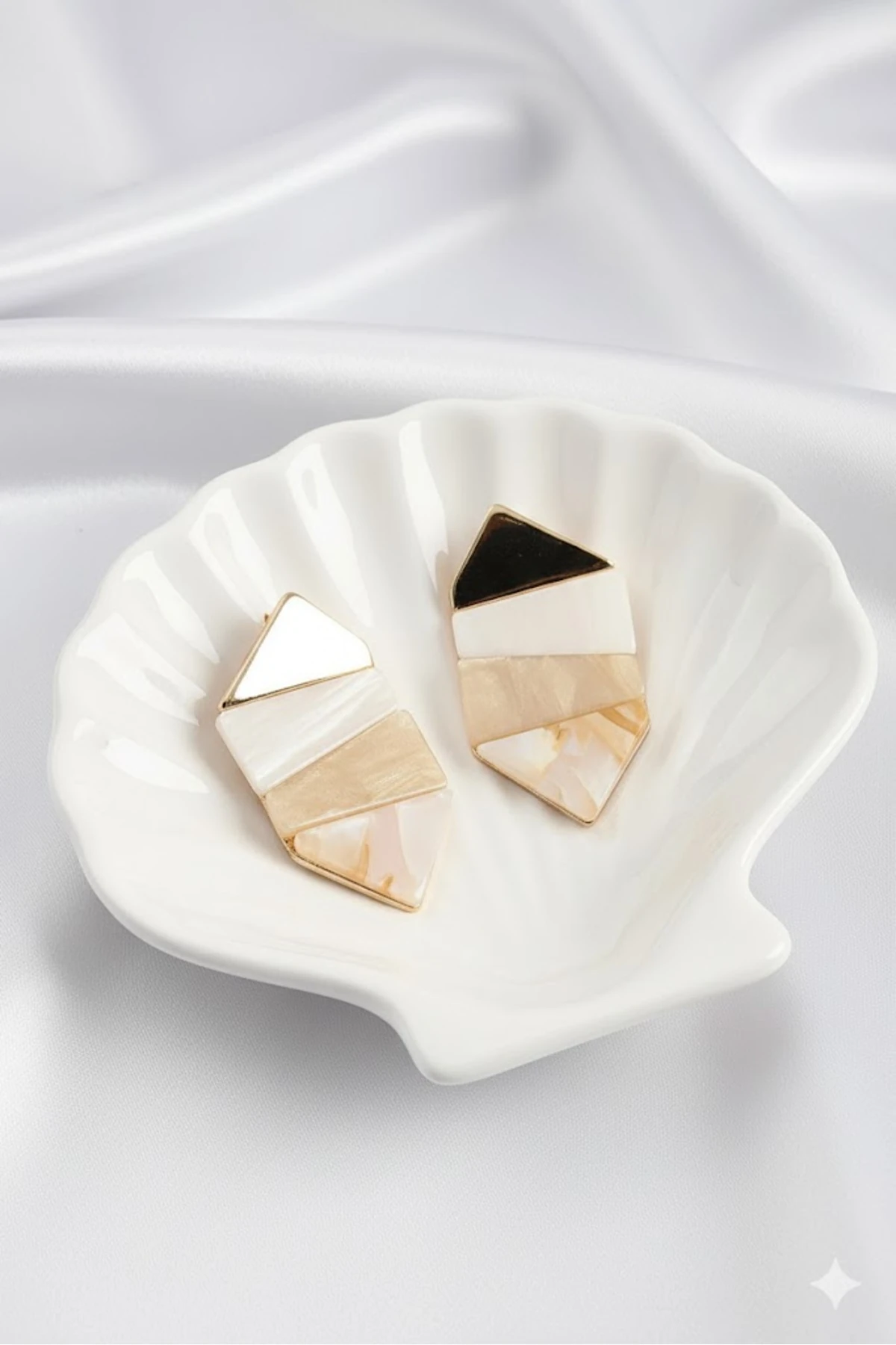 Pirinç Kadın Küpe Mermer Desenli Vintage Geometrik Model Gold Renk | Şık ve Dayanıklı Takı, Aksesuar