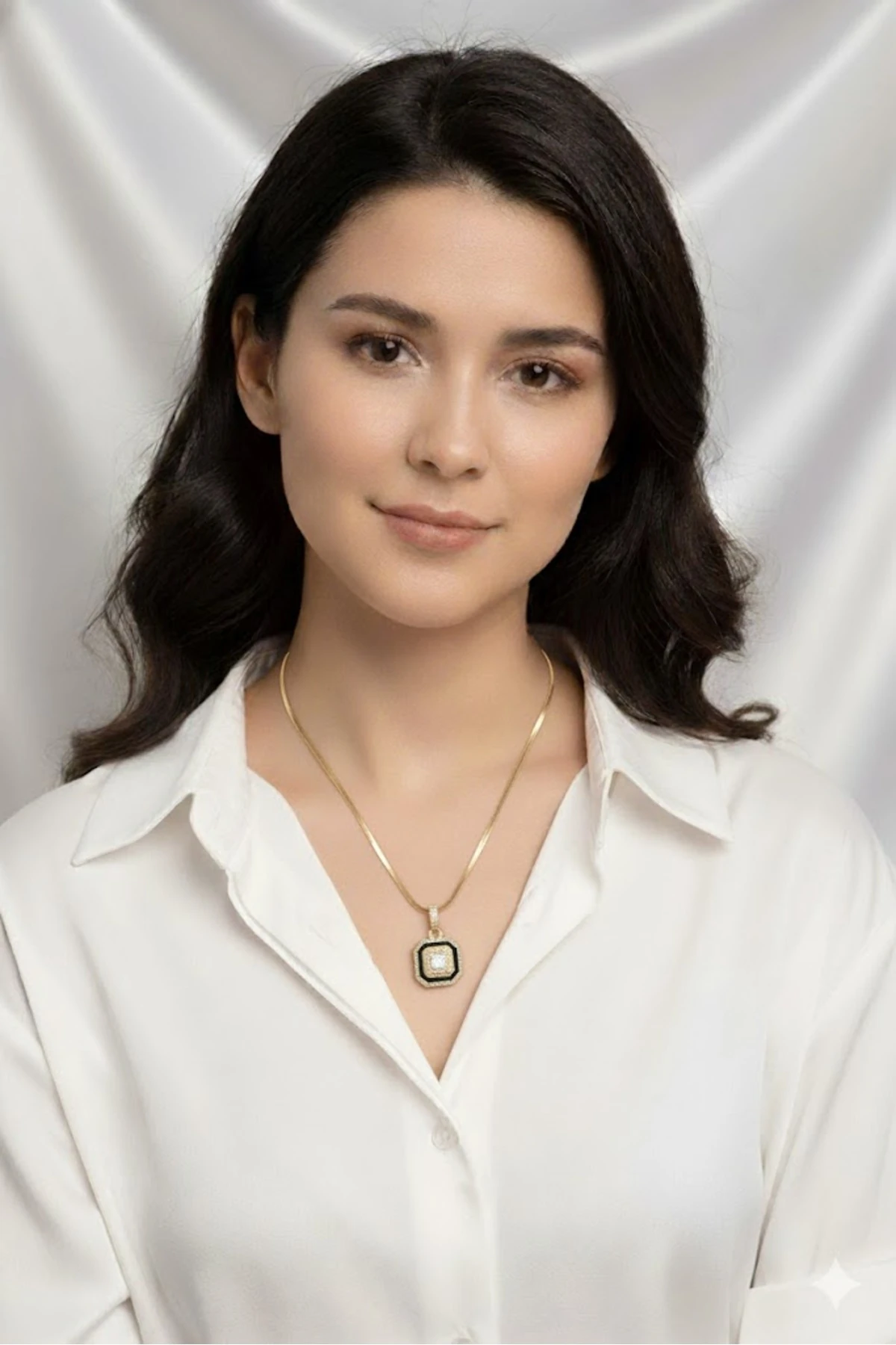 Çelik Kadın Kolye Siyah Detaylı Baget Model Gold Renk 316L Kararmaz | Şık ve Dayanıklı Takı