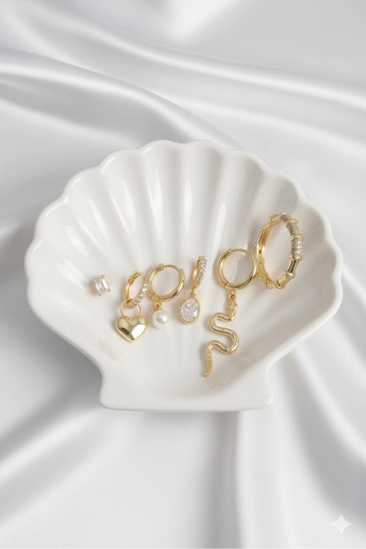 Pirinç Kadın Küpe Seti Gold Renk Sallantı Yılan Model Zirkon Taşlı Halka Kilit Kalp Detay