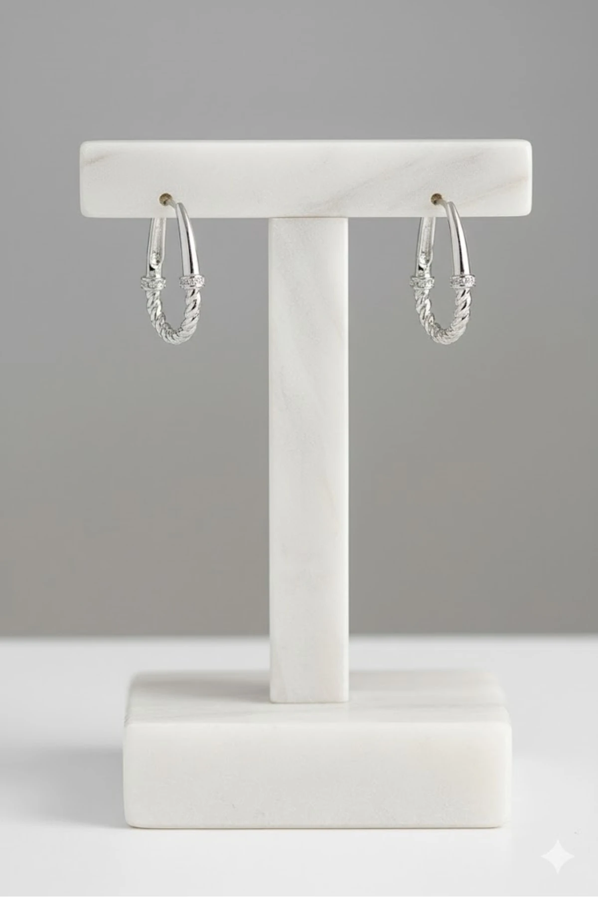 Çelik Kadın Küpe Gümüş Renk Zirkon Taş Detaylı Burma Halka 316L Kararmaz | Şık ve Dayanıklı Takı