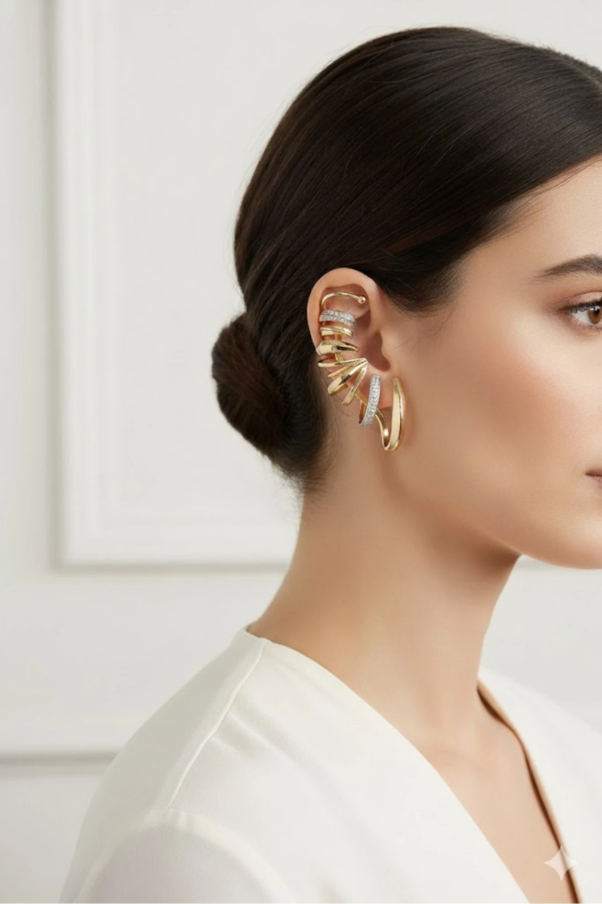 Pirinç Sarmal Figürlü Gold Renk Kadın Sağ Kıkırdak Küpe | Şık ve Dayanıklı Takı, Aksesuar