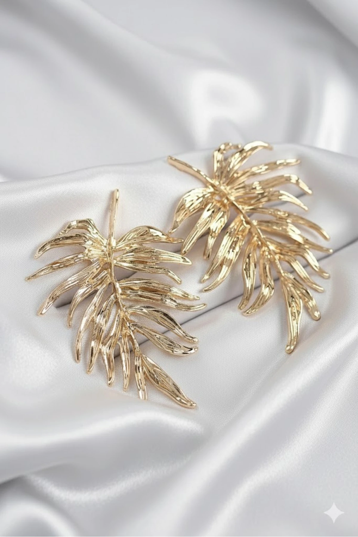 Pirinç Kadın Küpe Yaprak Model Gold Renk | Şık ve Dayanıklı Takı, Aksesuar