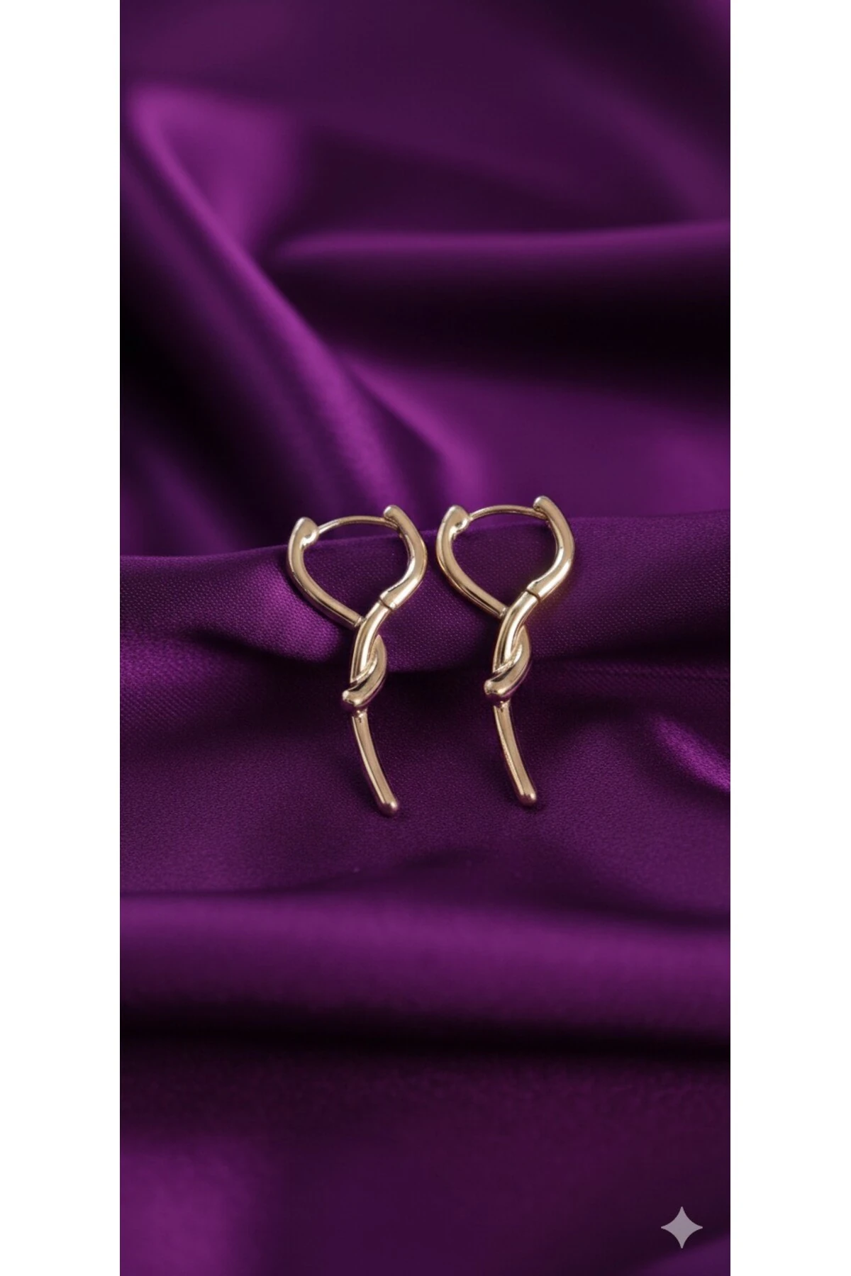 Pirinç Uzun Küpe Gold Renk Sarmal Çubuk Tasarımlı | Şık ve Dayanıklı Takı, Aksesuar